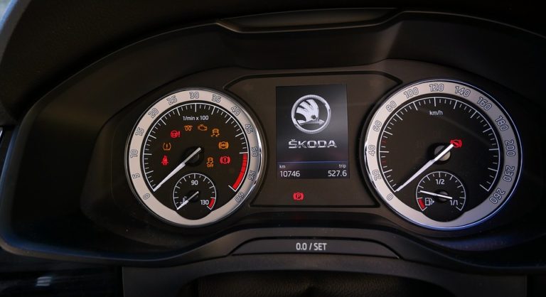 Automobilka Škoda svolává auta do servisu. Jaké modely mají problém?
