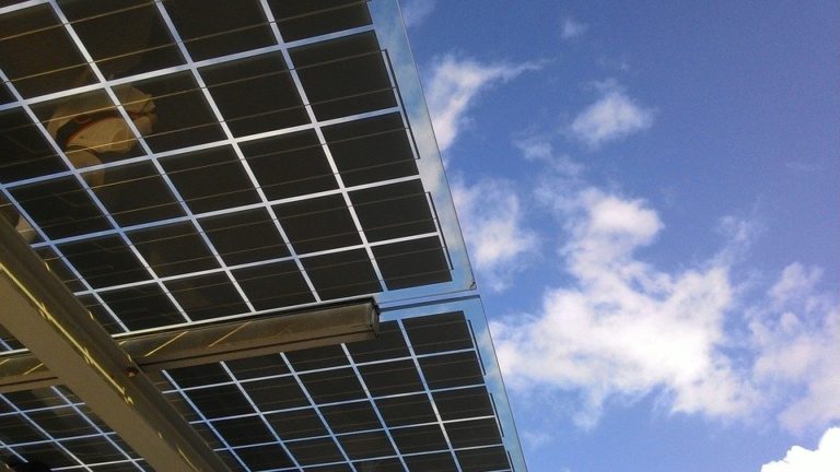 Největší solární elektrárny na světě. Když se svět snaží žít ekologičtěji