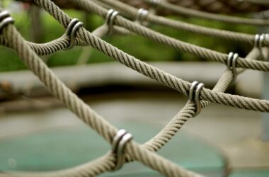 Dětský lanový park na vlastní zahradě: jak ho vytvořit bezpečně a hravě