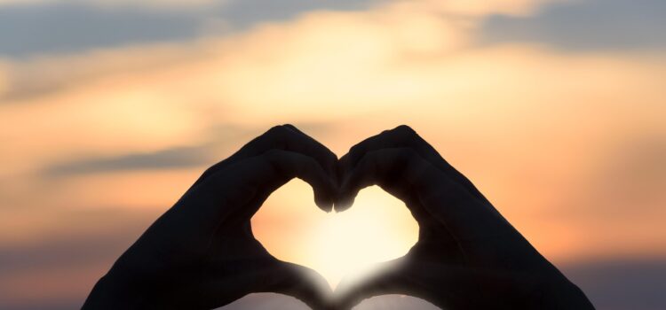 Romantika pod širým nebem: jak si vytvořit intimní atmosféru na zahradě