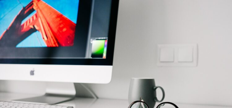 Domácí pracovní stůl pro home office