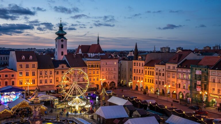 Večerní náměstí Přemysla Otakara II. v Českých Budějovicích