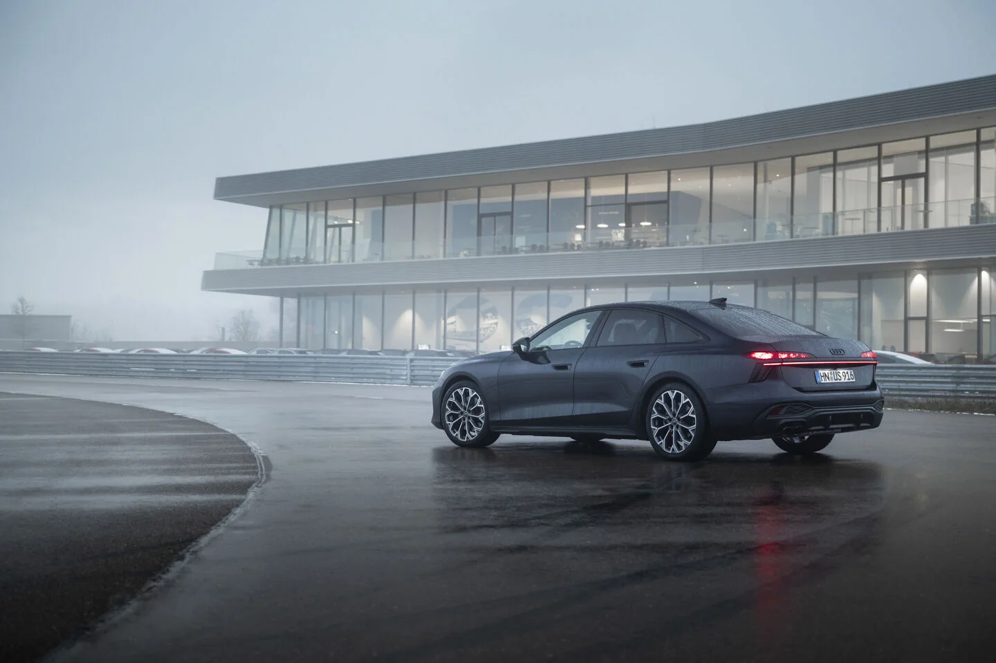 Audi A6 Sedan nové spalovací generace při pohledu zezadu