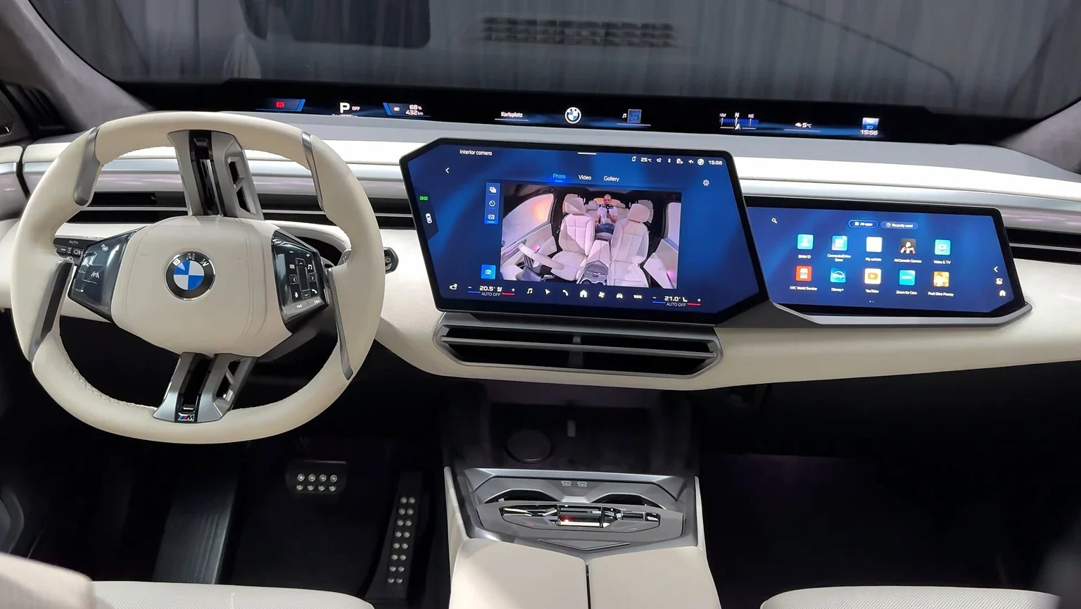 Palubní deska elektrického BMW iX5 generace G65