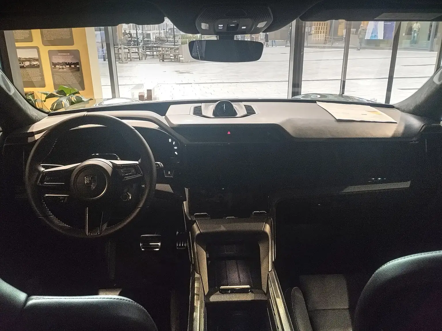 Palubní deska Porsche Cayenne Turbo Electric